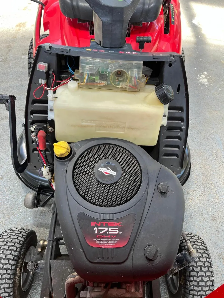 Castle Garden Ride On Lawn Mower - Image 2