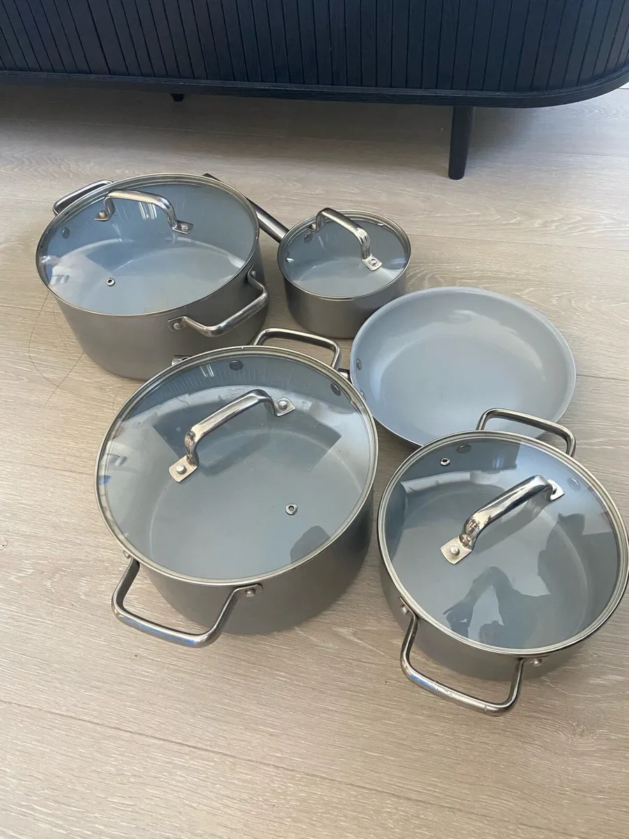 Brand new cooking set - Image 1