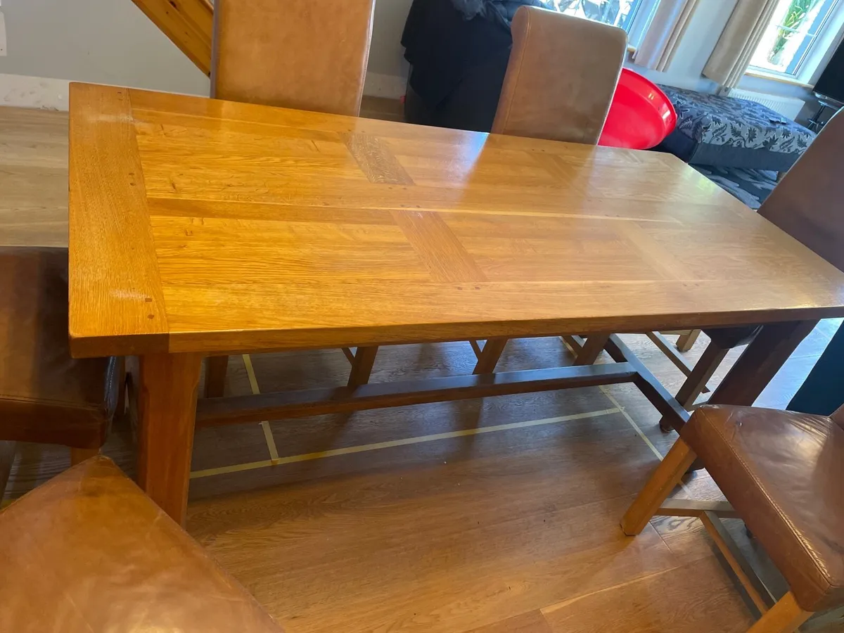 Solid oak table & 6 chairs - Image 2