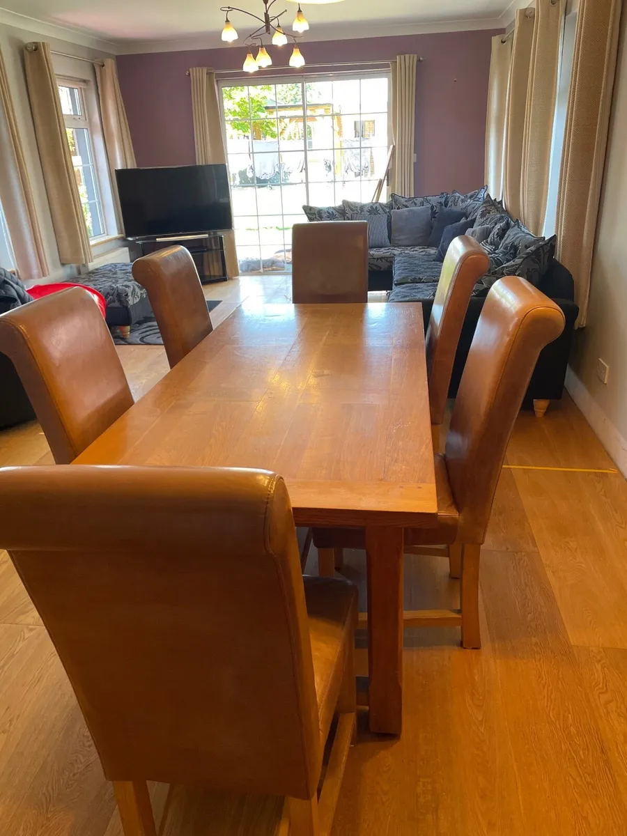 Solid oak table & 6 chairs - Image 3
