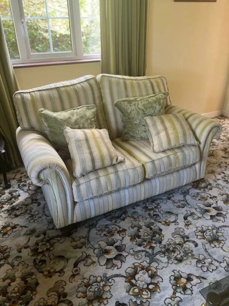 Lounge suite 3 Seater and 2 Seater - Image 1