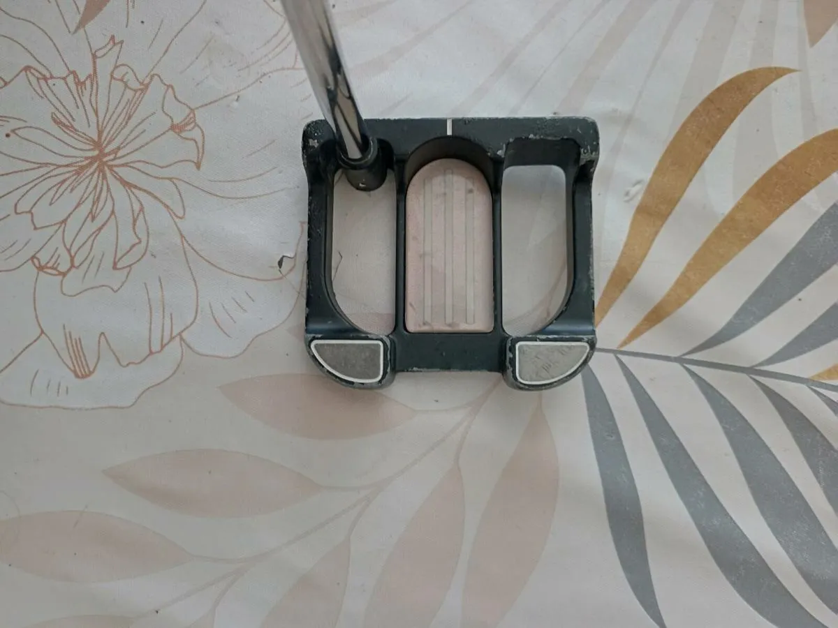 Contender Golf putter. Right handed club. - Image 3