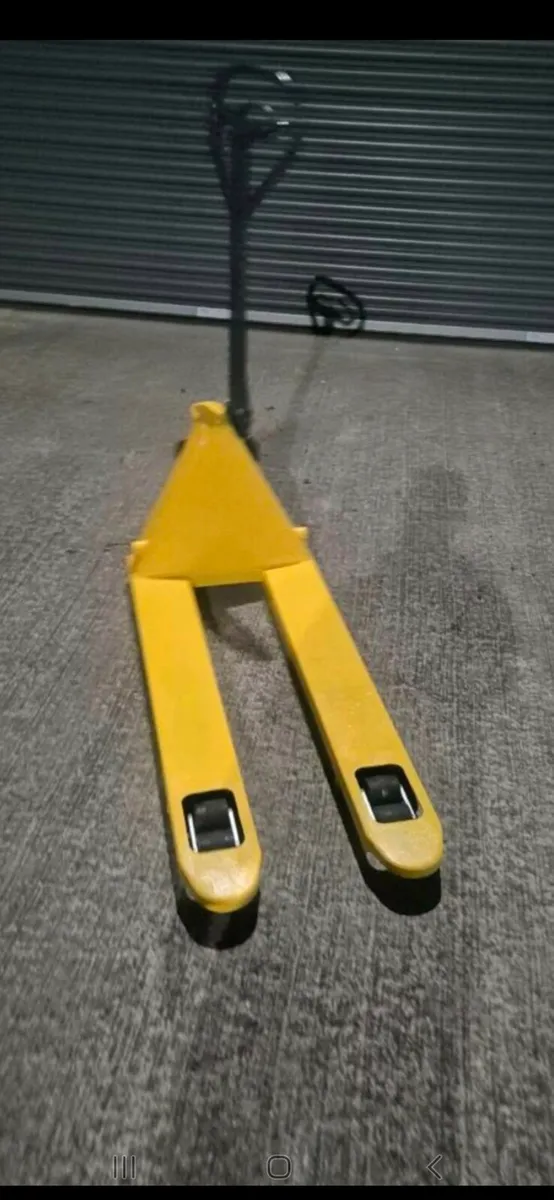 Hand Pallet Truck - Image 2