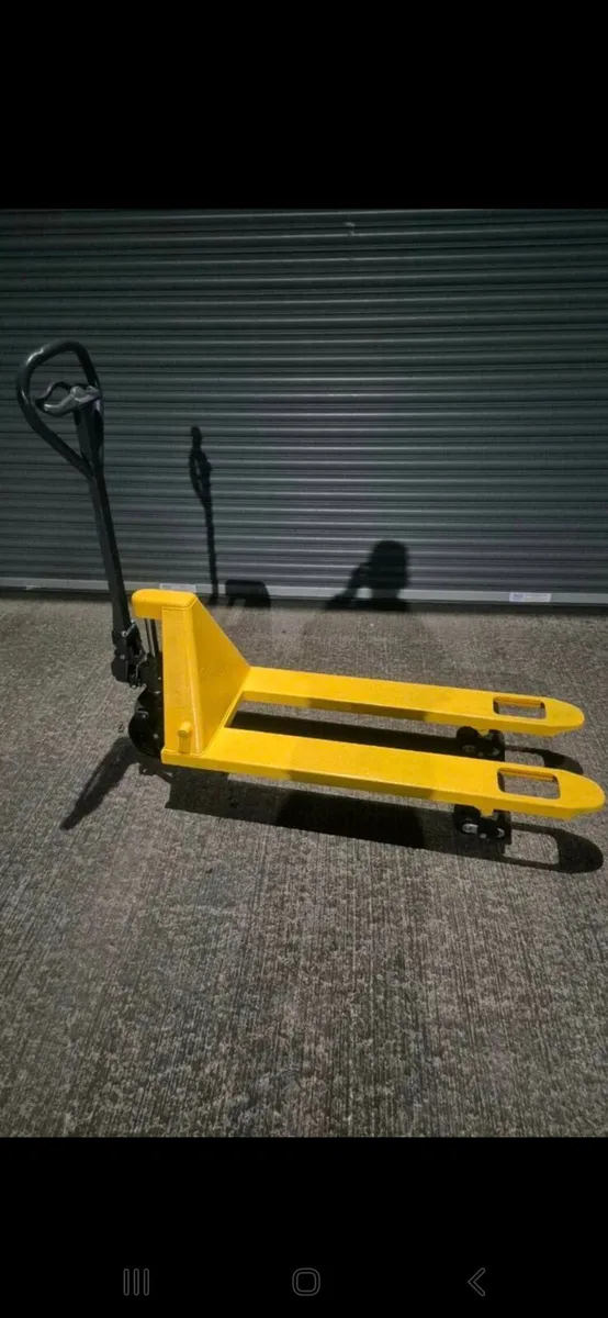 Hand Pallet Truck - Image 1