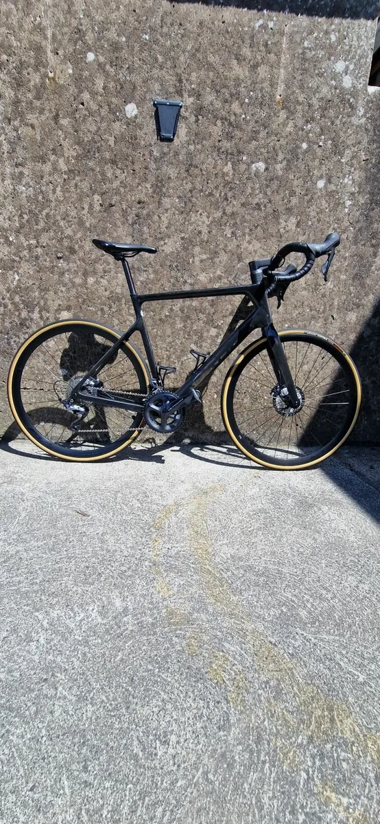 Road bike - Image 1