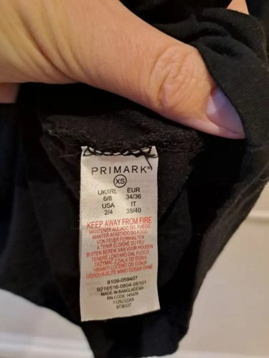 T shirt size 6/8 - Image 2