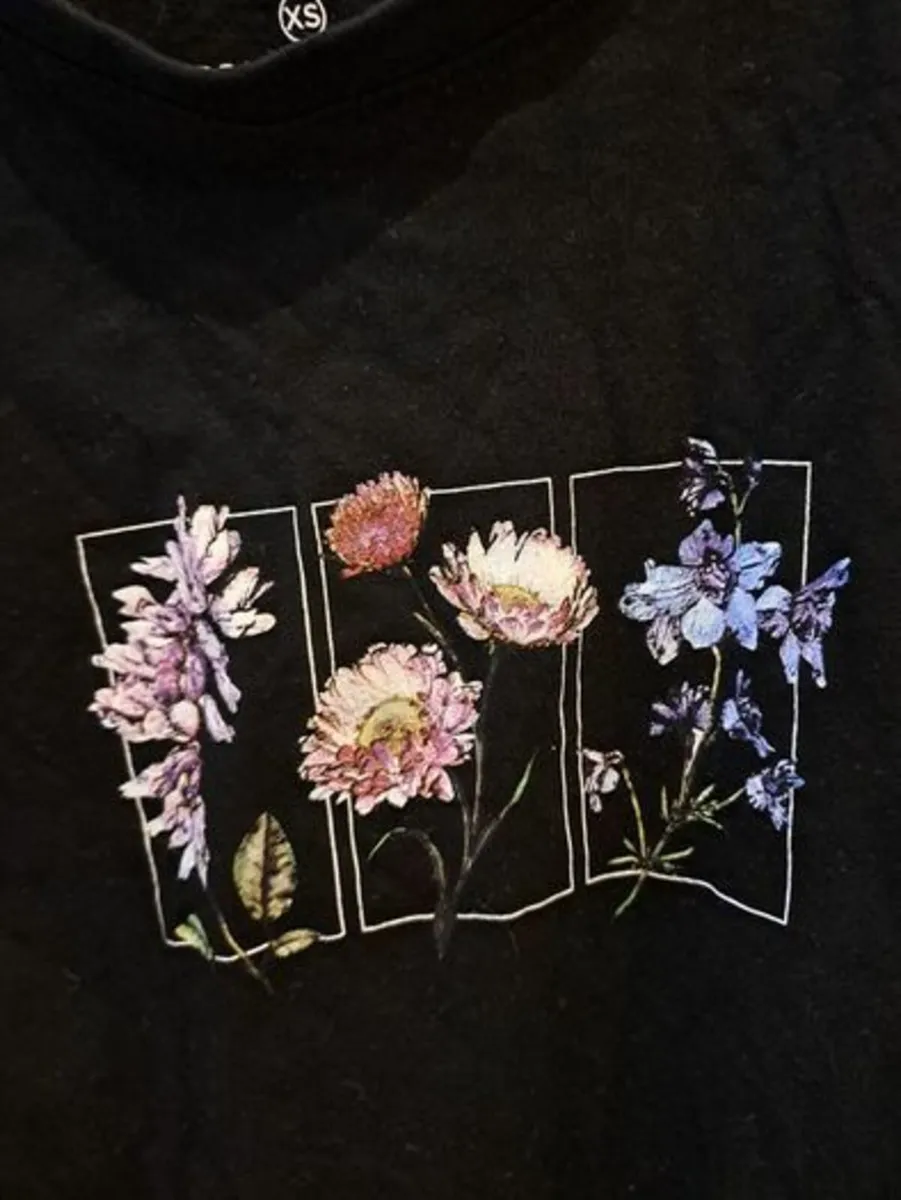 T shirt size 6/8 - Image 4