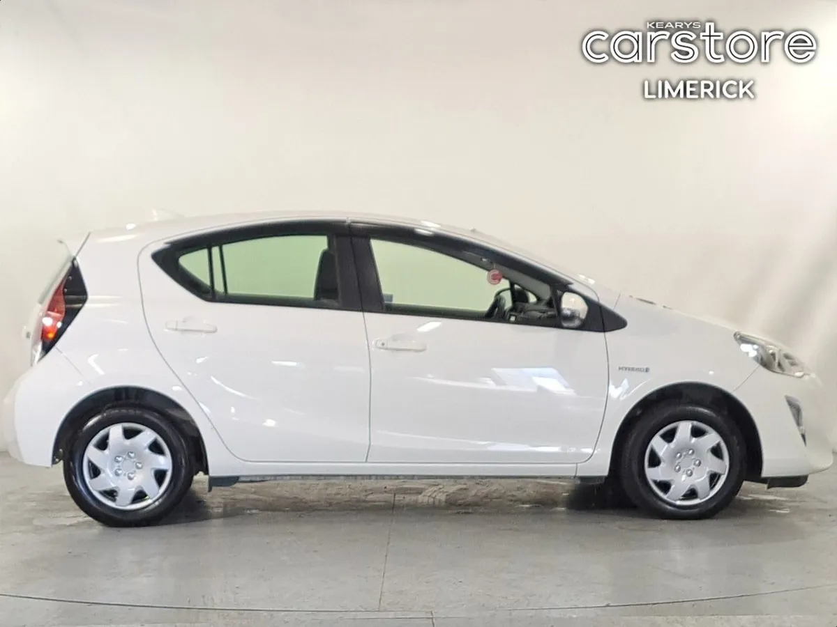 Toyota Aqua 1.8 Hybrid - Image 2