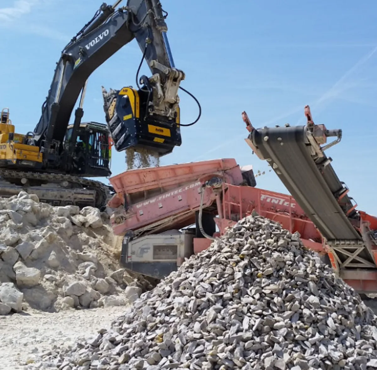 MB BF135 Crusher bucket for excavator - Image 2