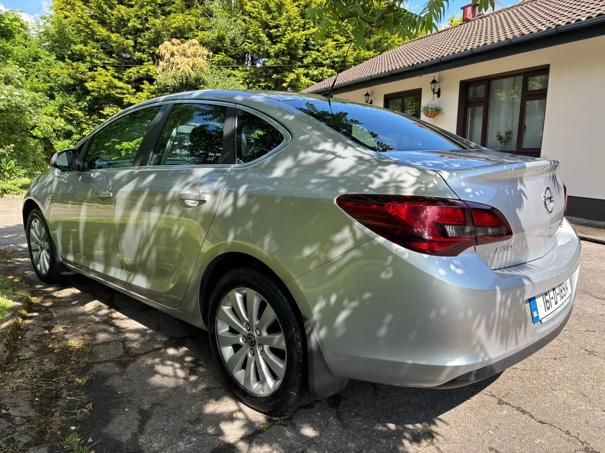 Opel Astra - Image 4