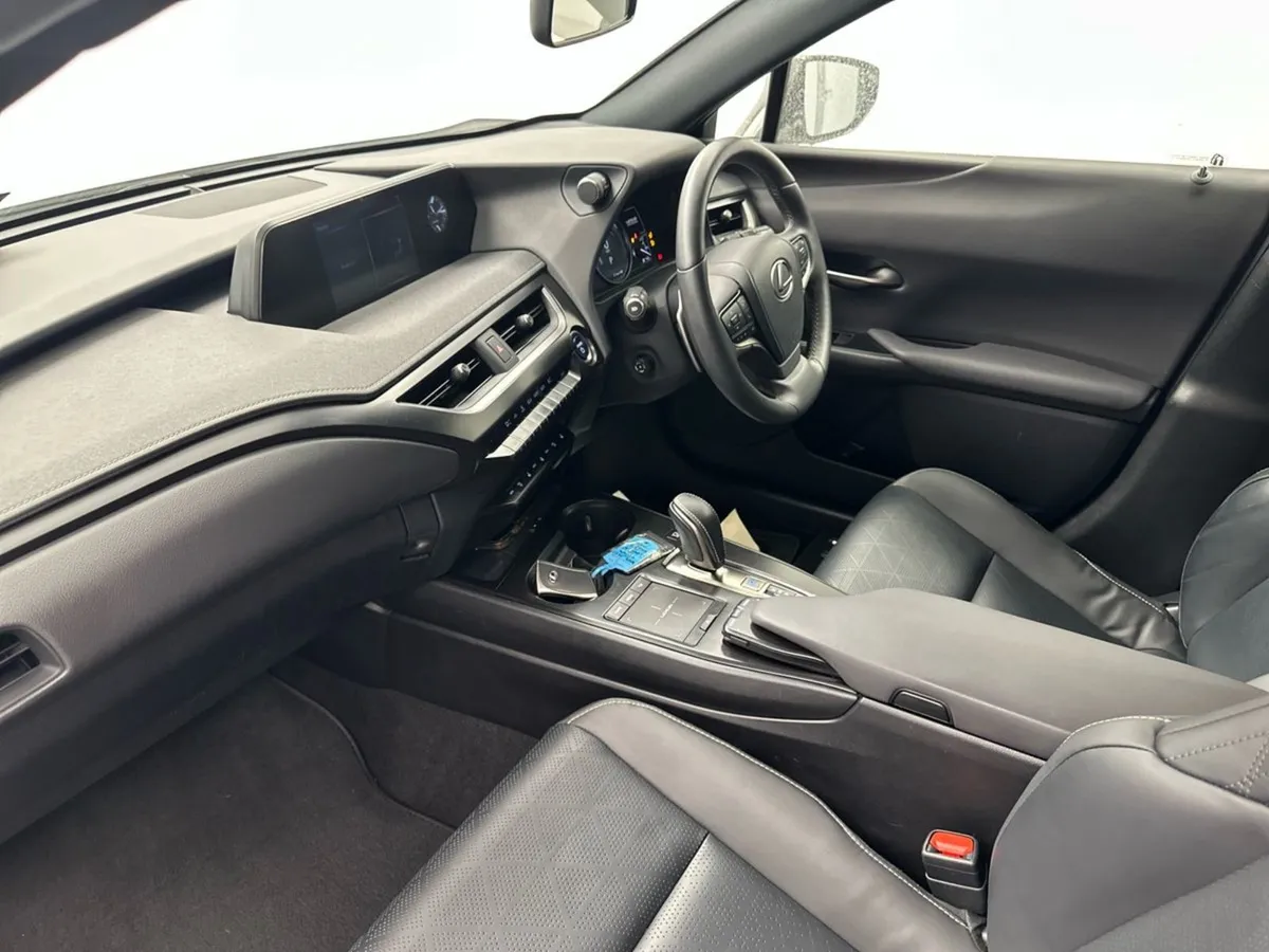 Lexus UX UX 300 E  full EV   95 P/W - Image 4