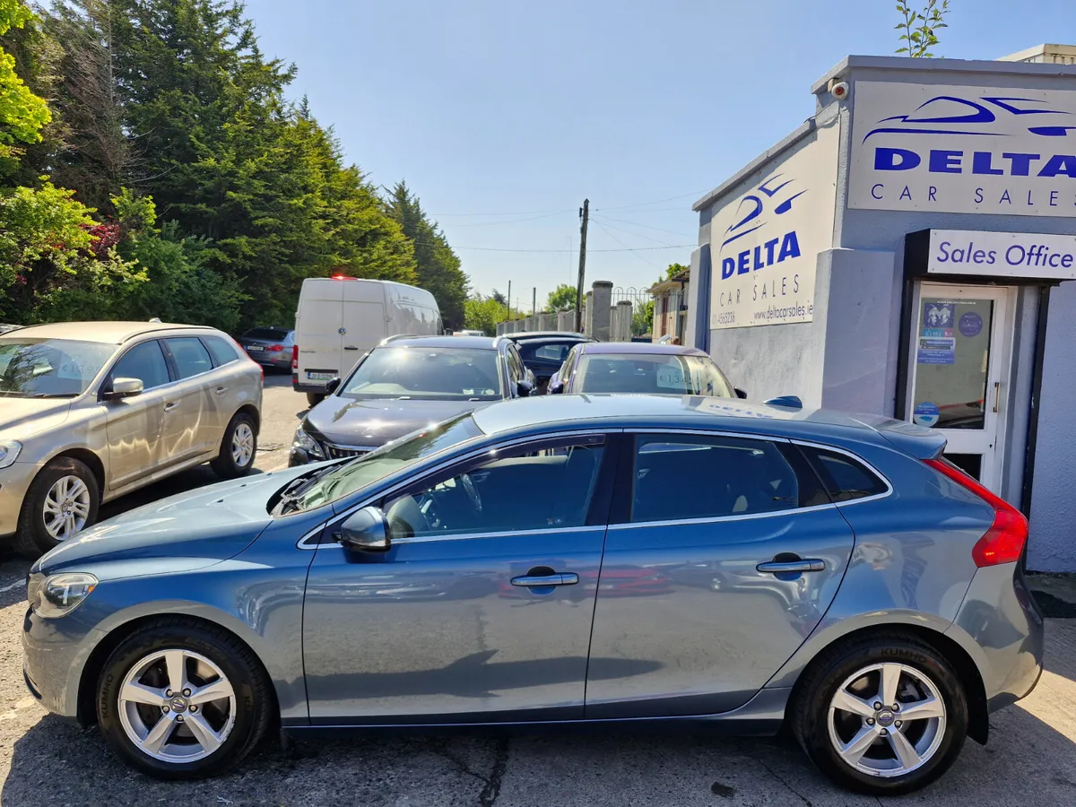 2013 VOLVO V40 SE AUTOMATIC D3 150BHP NCT 09/25 - Image 3