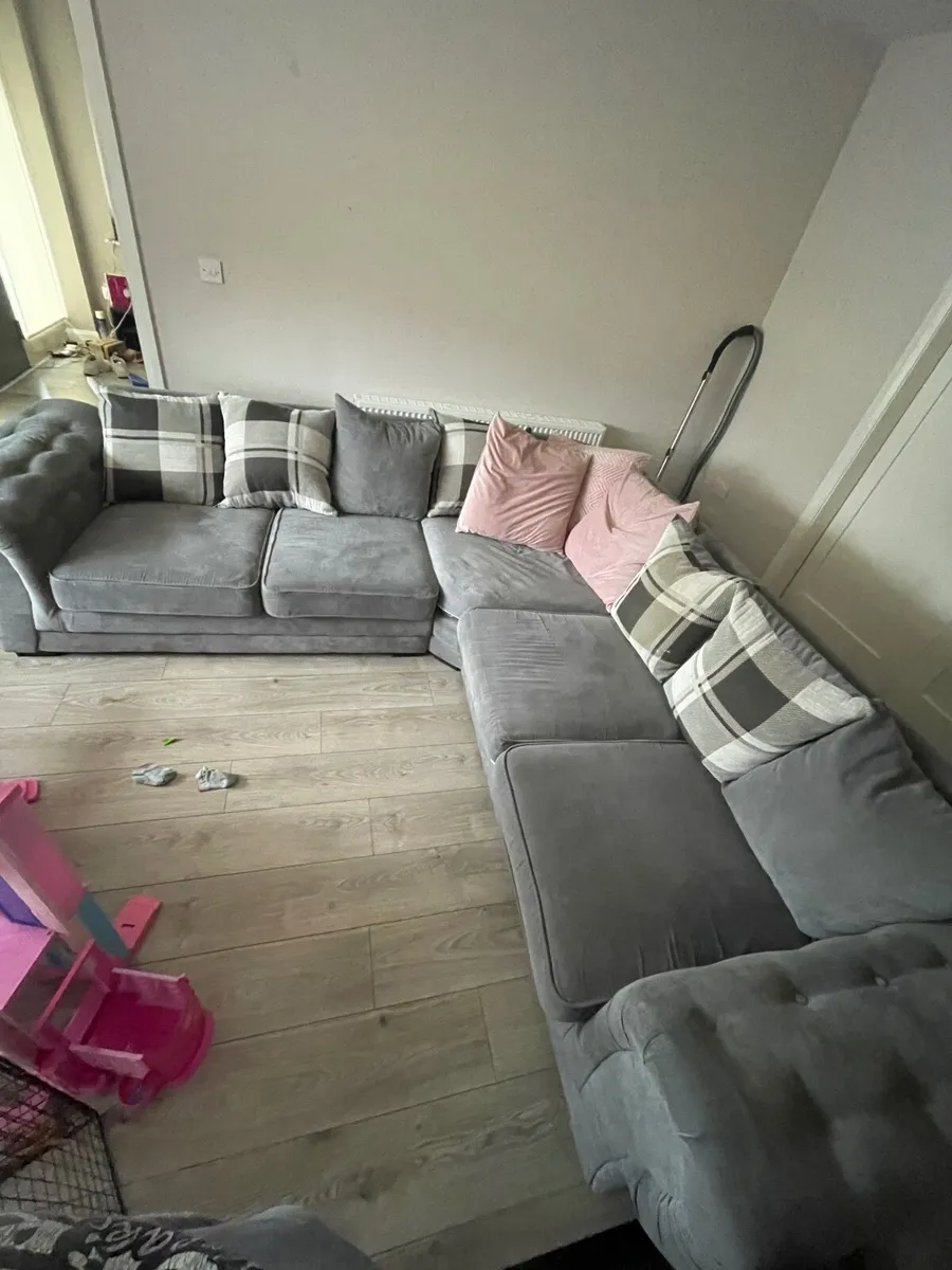 Couch - Image 2