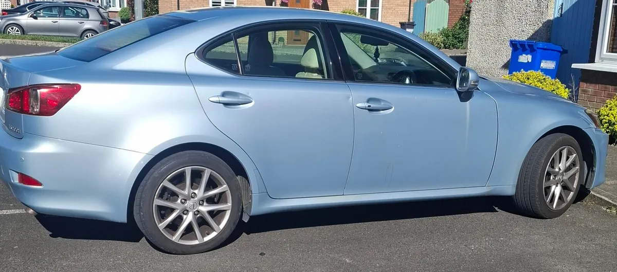 Lexus IS 200 - Image 1