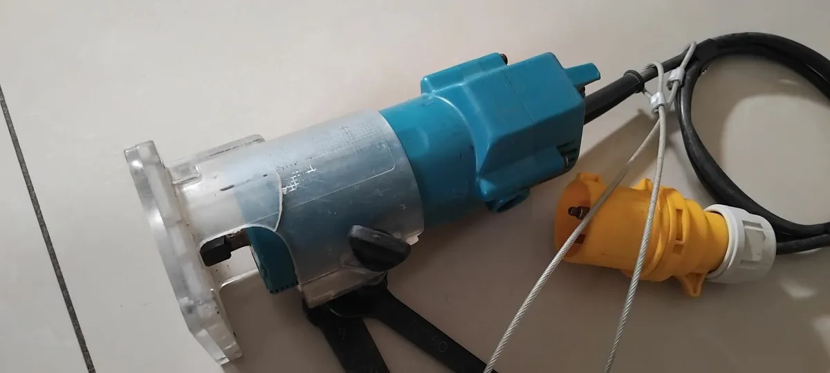 Makita 3703 Laminate Trimmer 110v - Image 2