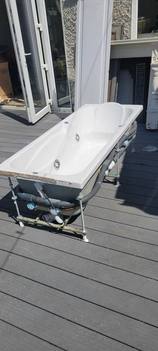 Jacuzzi bath - Image 3