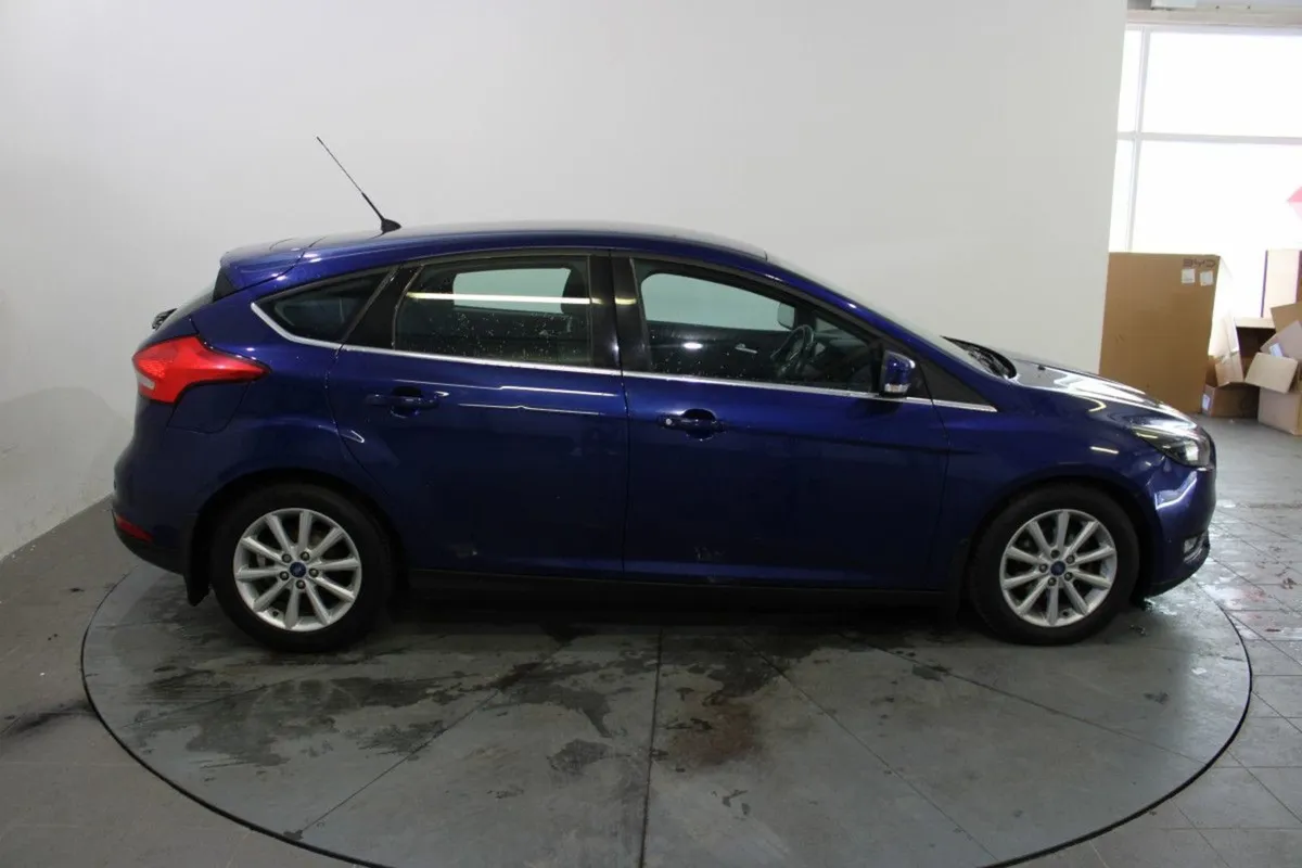 Ford Focus 1.5 Tdci 95ps Titanium - Image 4