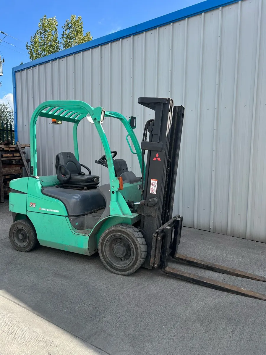Mitsubishi 2.5 ton diesel forklift - Image 1