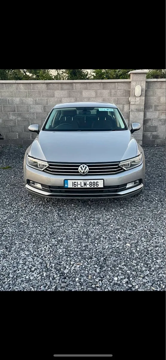 Volkswagen Passat - Image 1