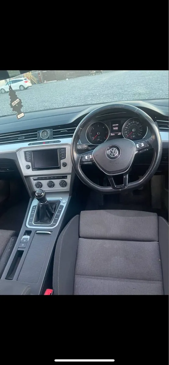 Volkswagen Passat - Image 4