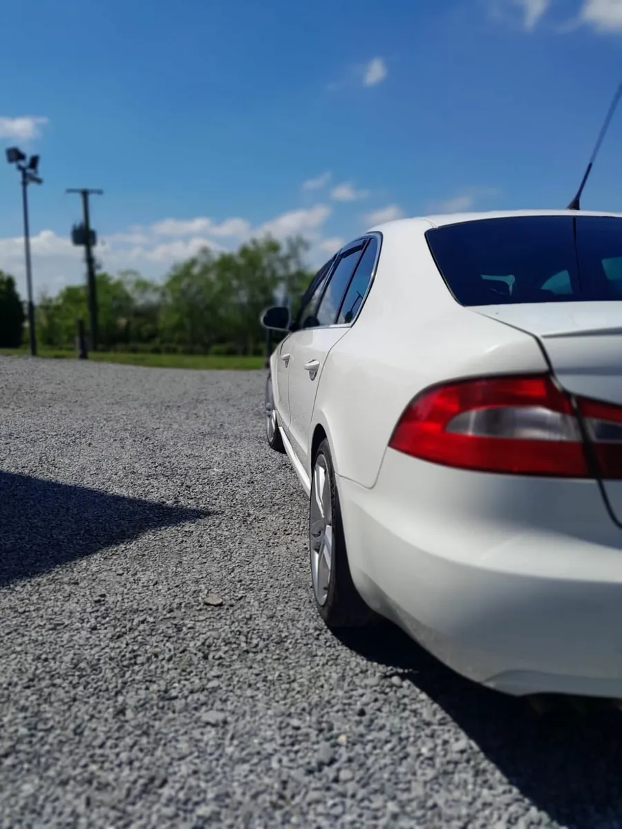 Skoda Superb 2010 - Image 1