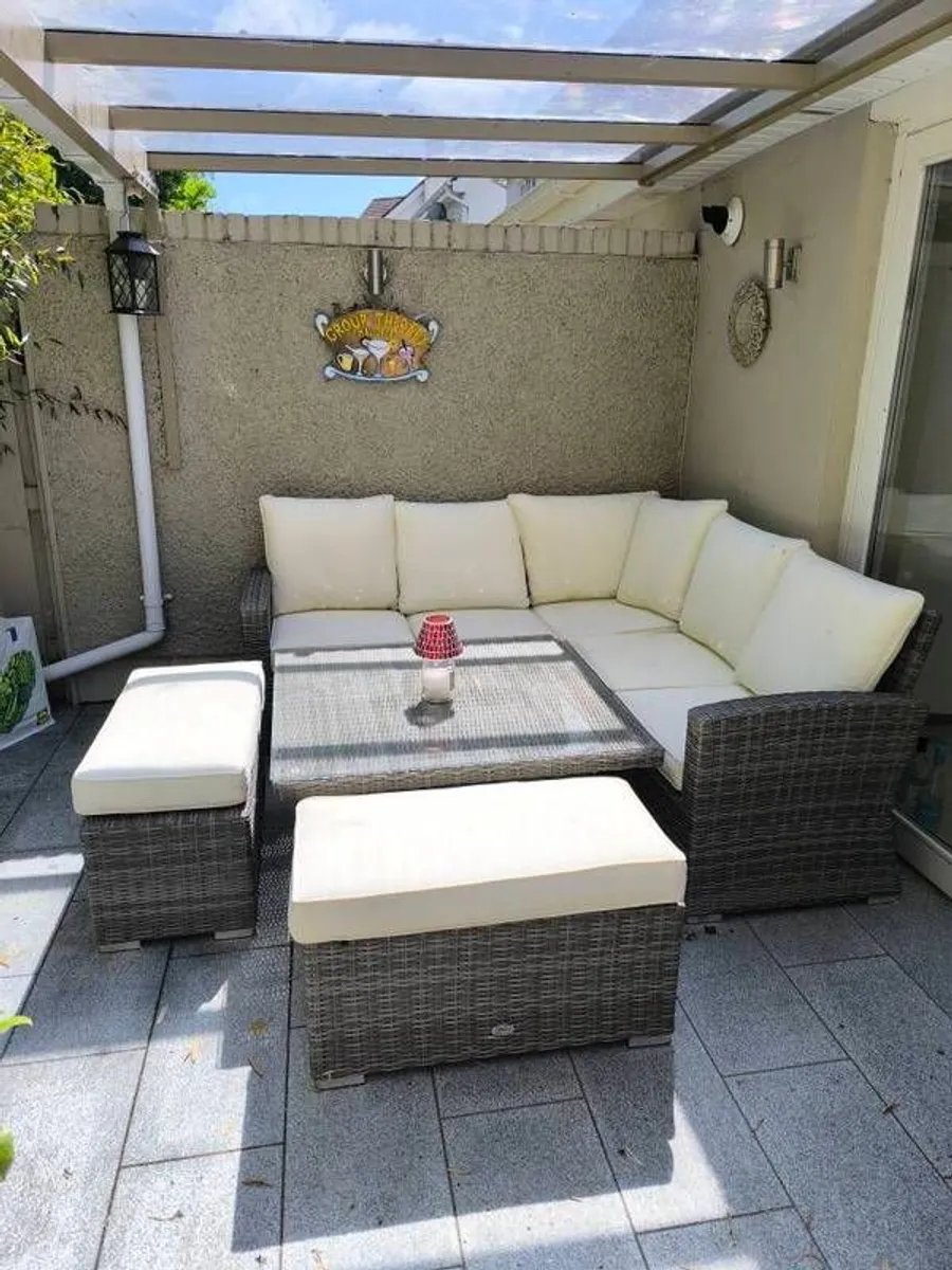 Rathwood outdoor furniture with cover - Image 2