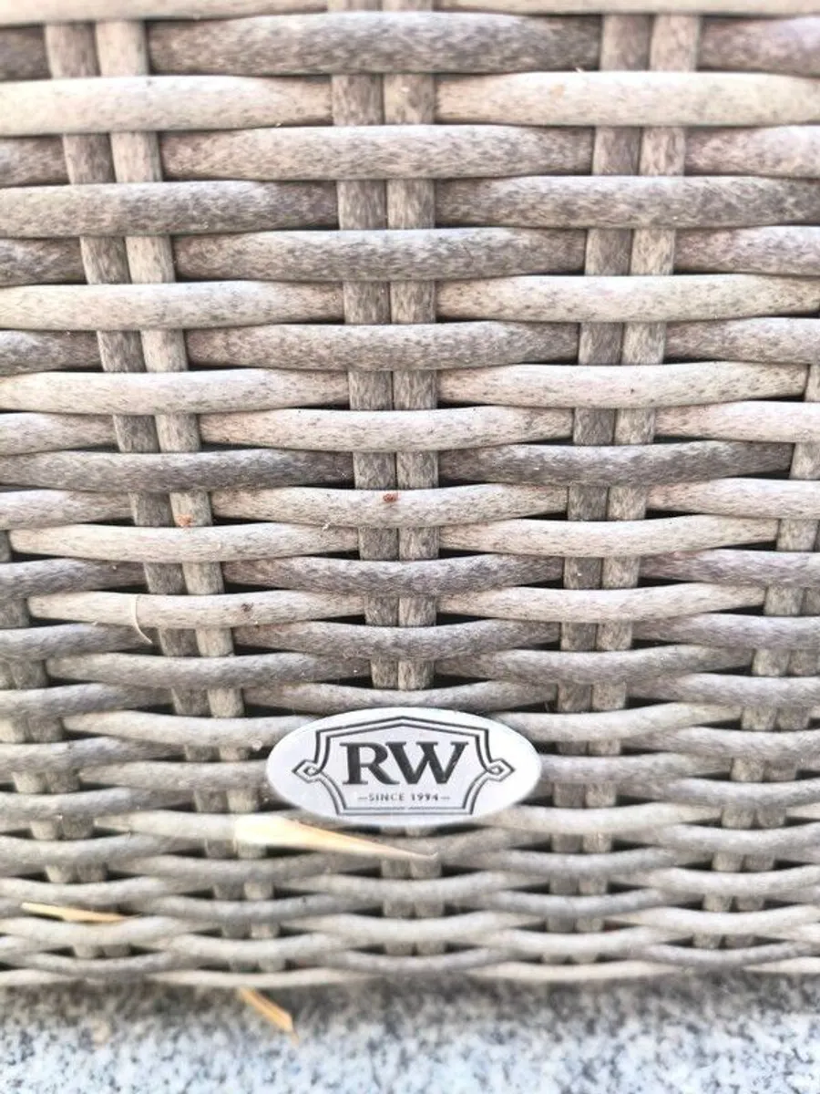 Rathwood outdoor furniture with cover - Image 3