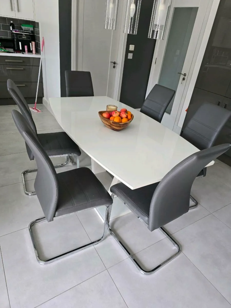 Gloss White Glass Kitchen Table And Chairs - Image 1