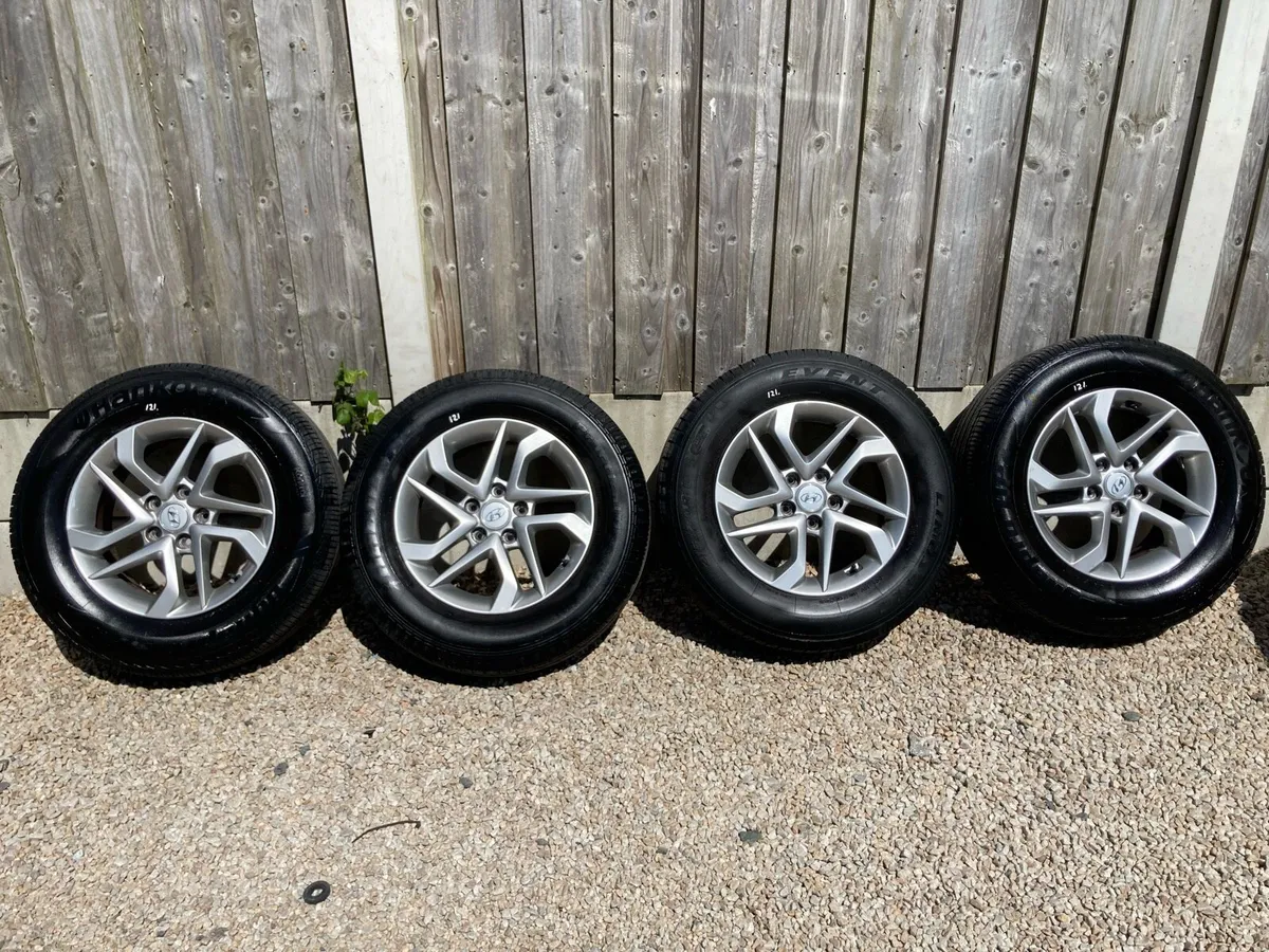 Lot  121 Hyundai Alloys - Image 1
