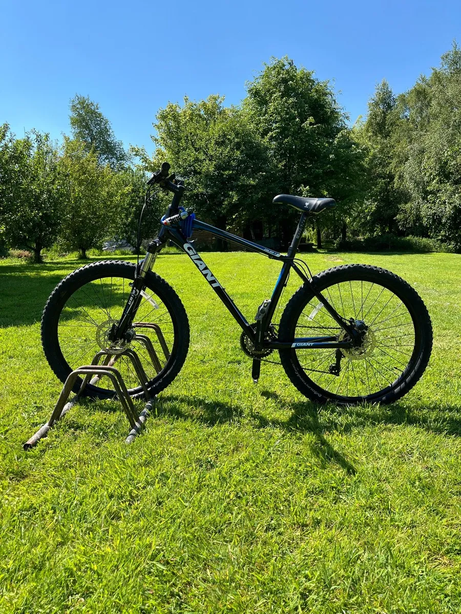Giant Talon 3 Mountain Bike - Image 1