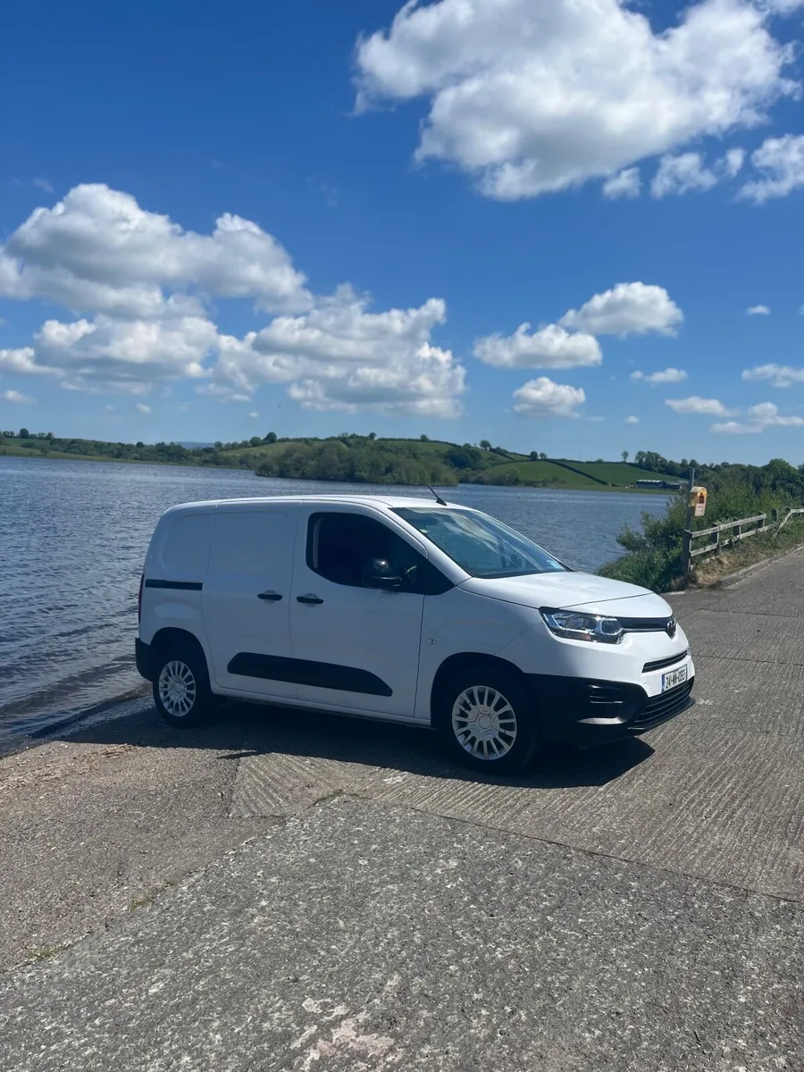 2024 Toyota proace city - Image 3