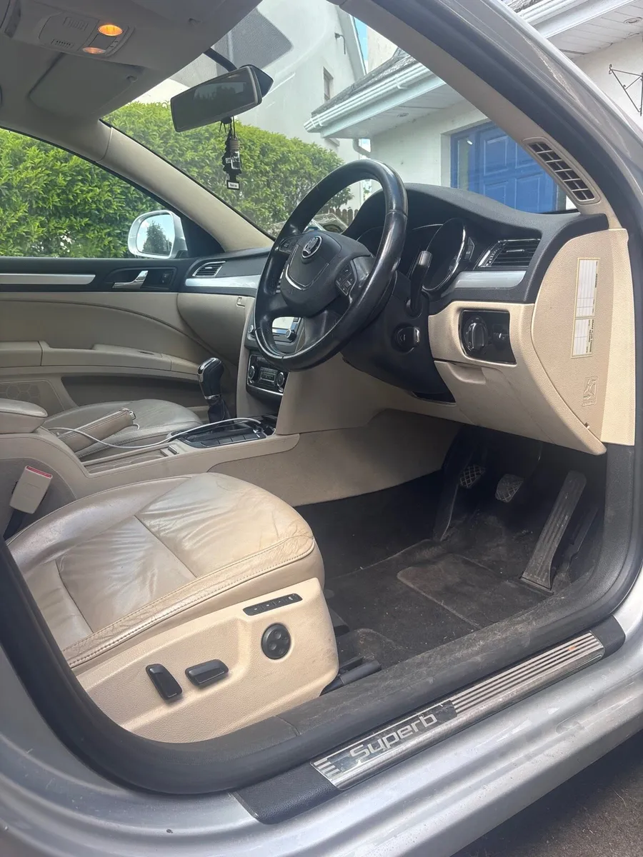 Skoda Superb 2011 - Image 2