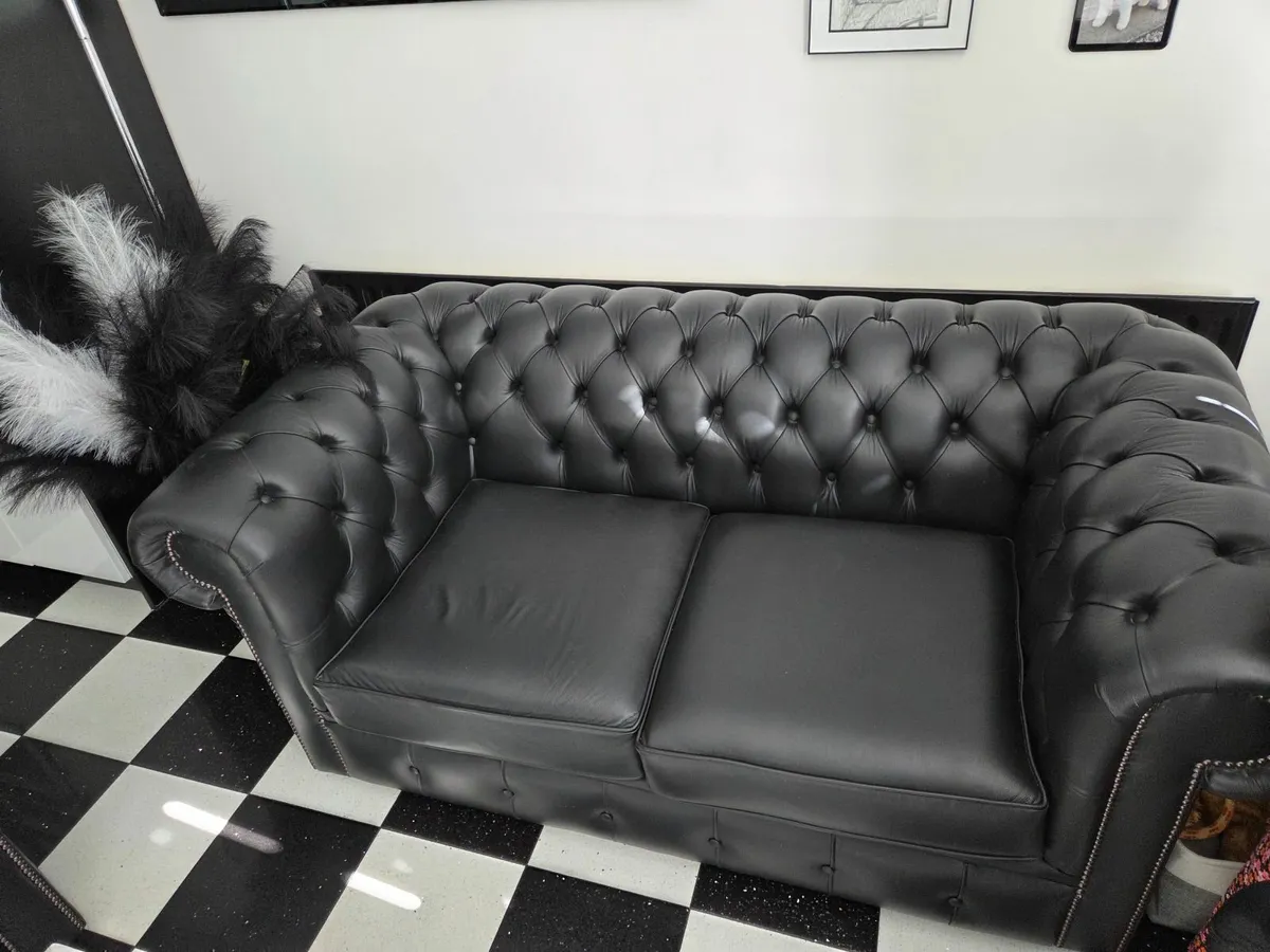 Tup chairs and chesterfield sofa - Image 2