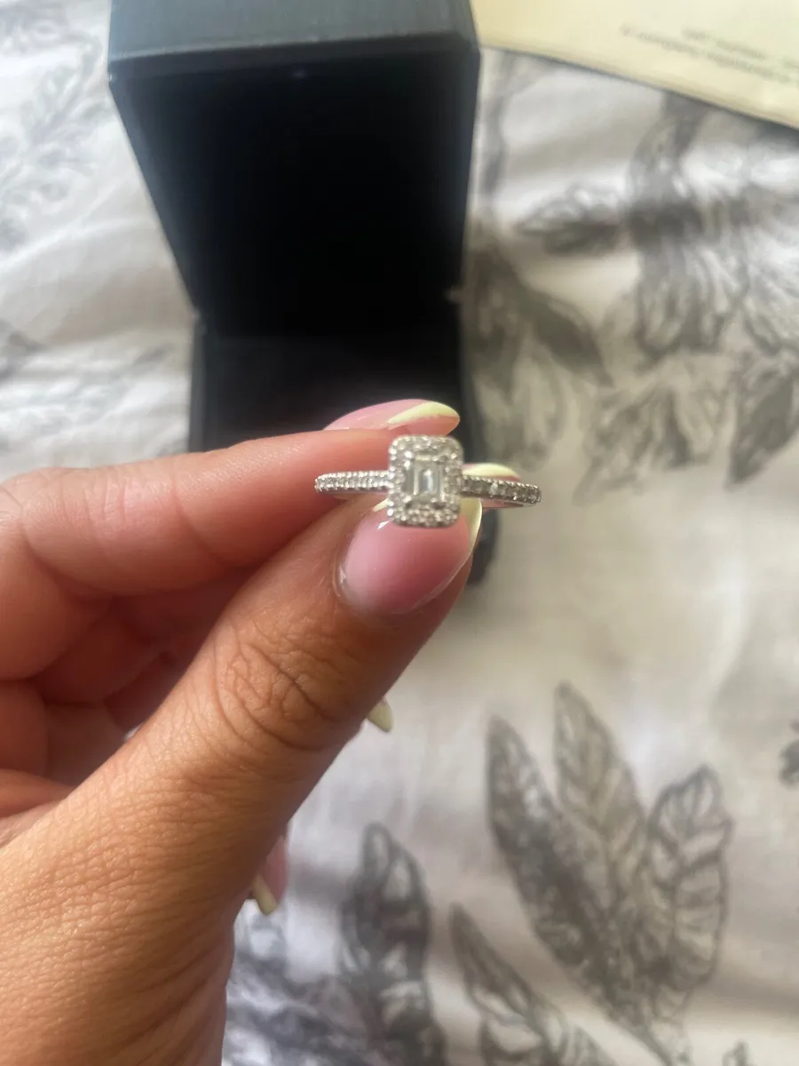 Engagement ring - Image 2