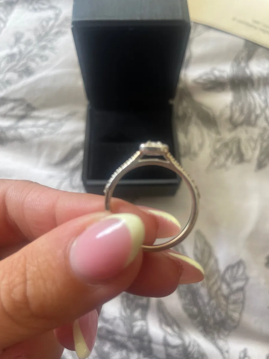 Engagement ring - Image 3