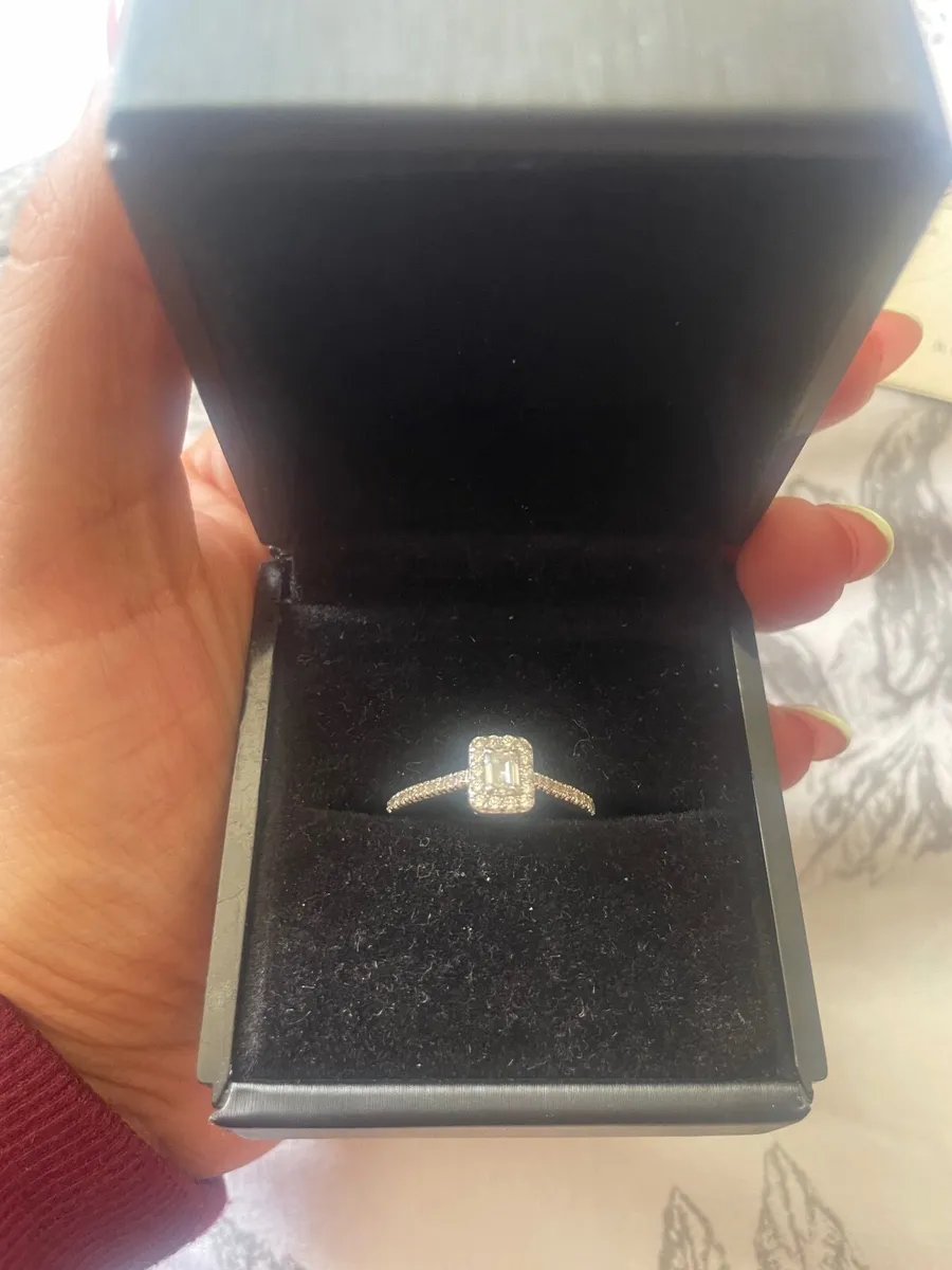 Engagement ring - Image 4