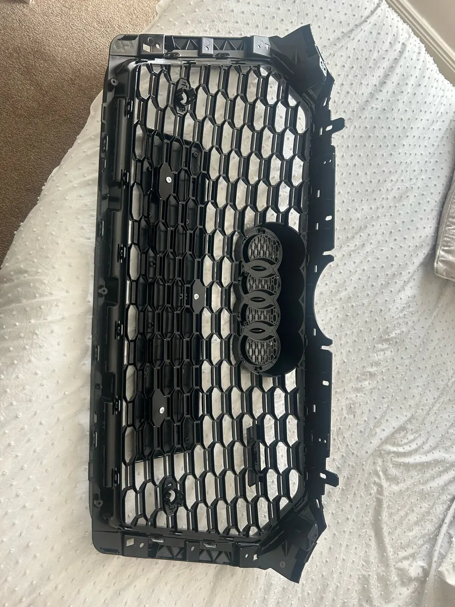 Audi A4 B9 Honeycomb Grill 2016-2020 - Image 2