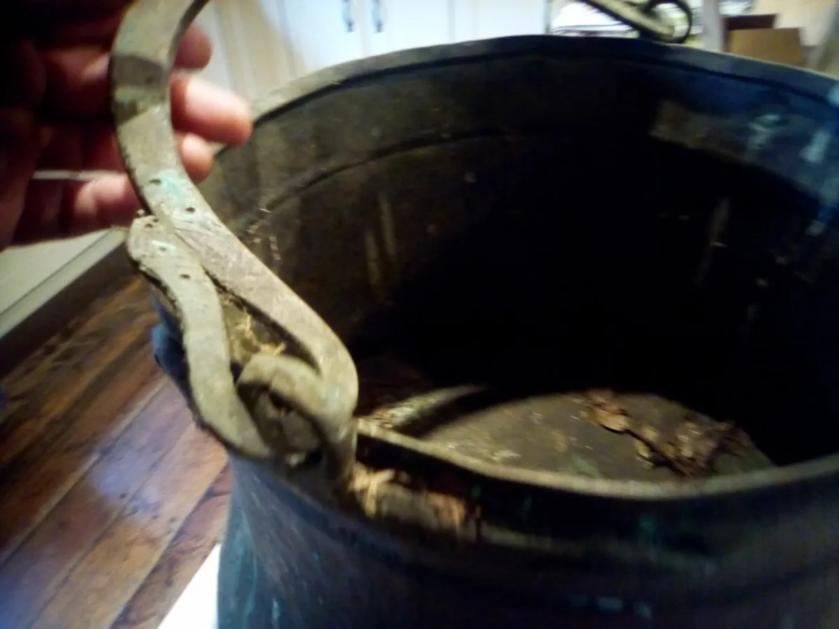 Old copper pot - Image 2