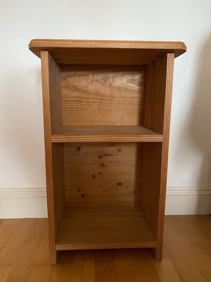 Solid pine bedroom locker - Image 1