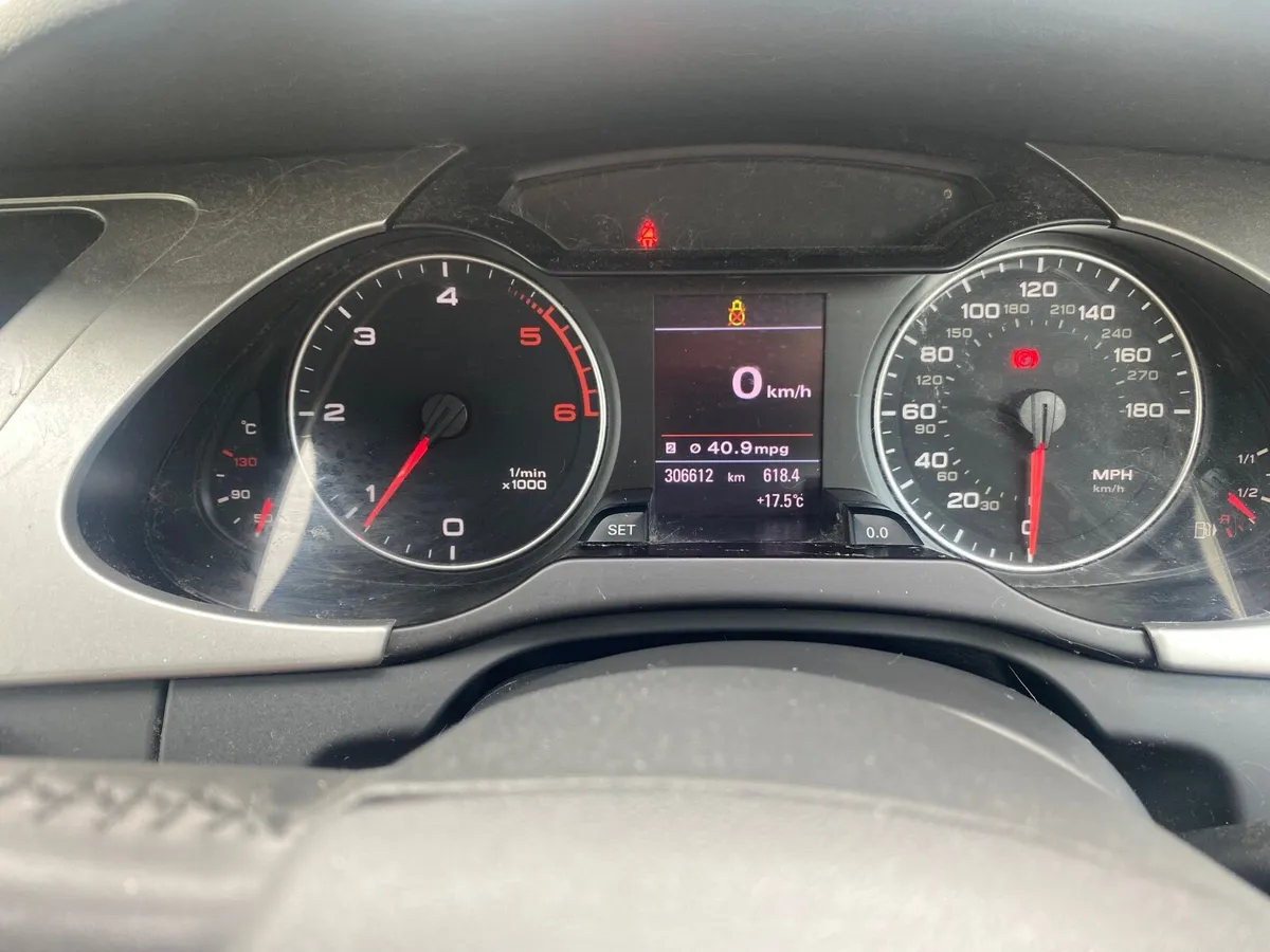 Audi A4 2010 - Image 2