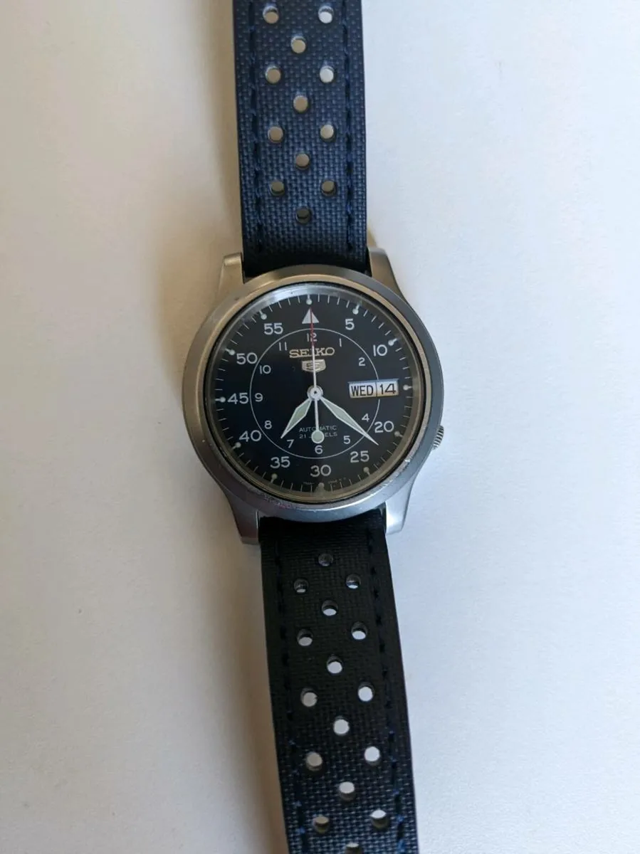 Seiko SNK807 automatic watch 37mm case - Image 1