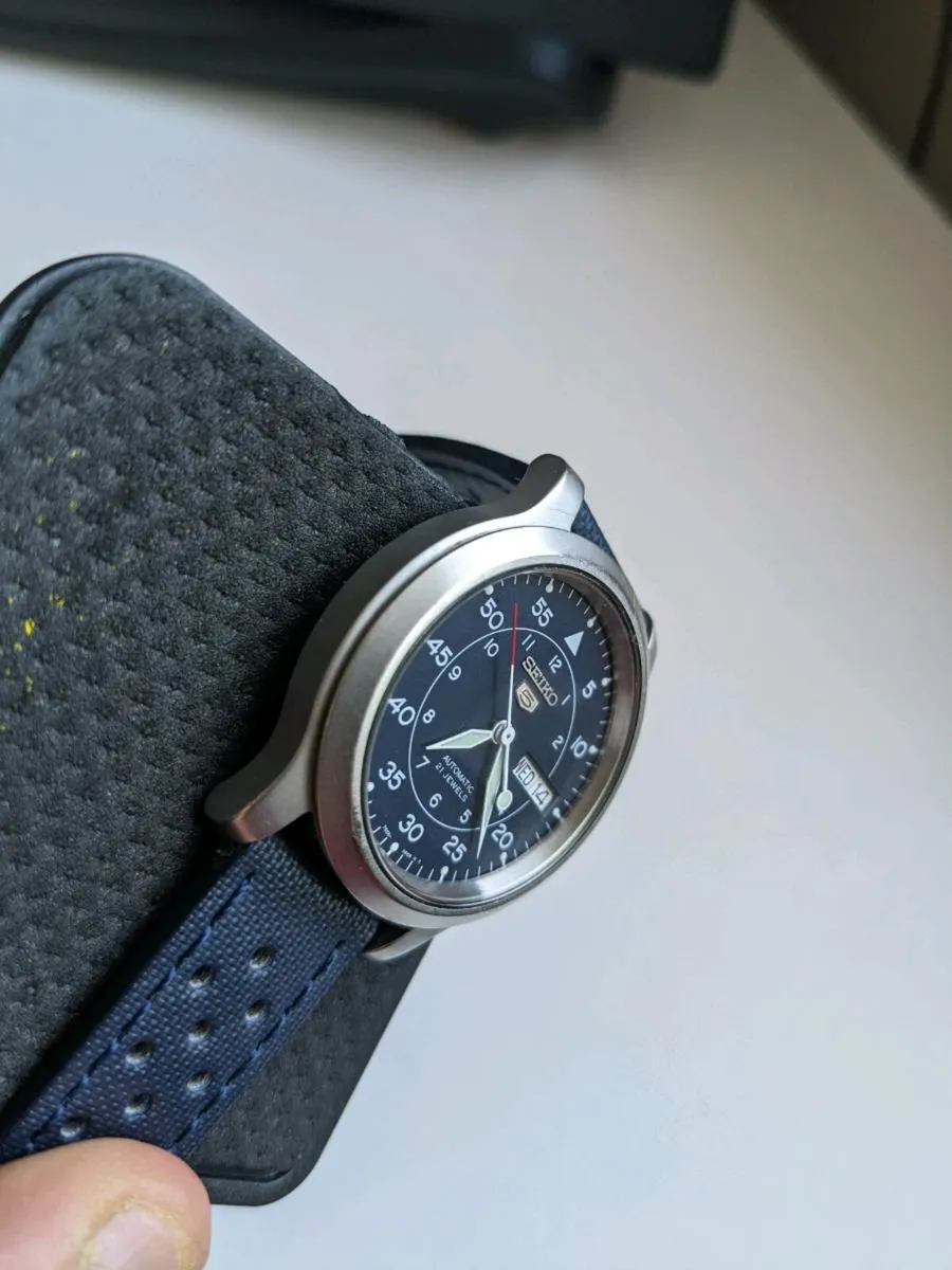 Seiko SNK807 automatic watch 37mm case - Image 2