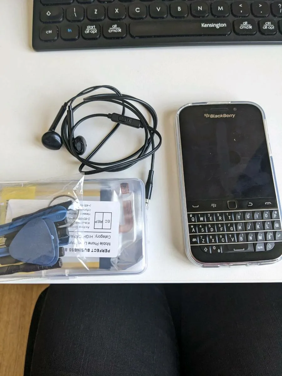 Blackberry Classic Q20 - Image 1