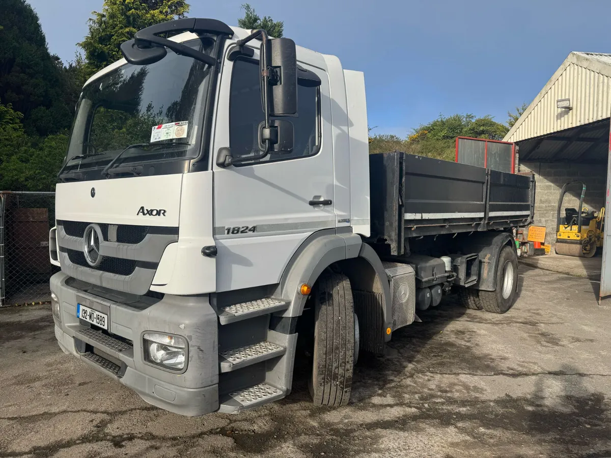 Mercedes-Benz Chip Spreader 3 way tipper - Image 1