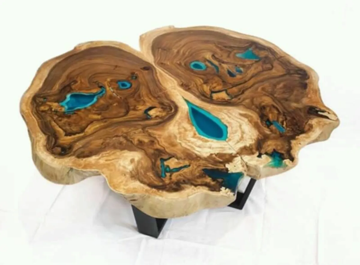 Round live edge coffee table glowing in the dark - Image 1