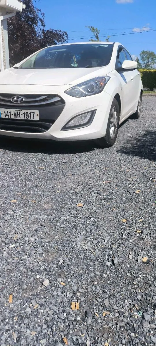White Hyundai i30 - Image 3