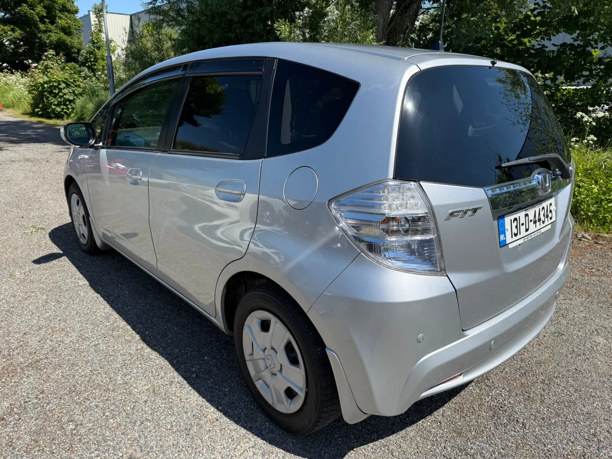 Honda Fit 2013 heated seats!parking sensors! - Image 4
