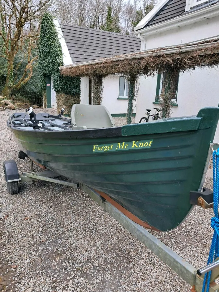 19 ft burke boat - Image 1