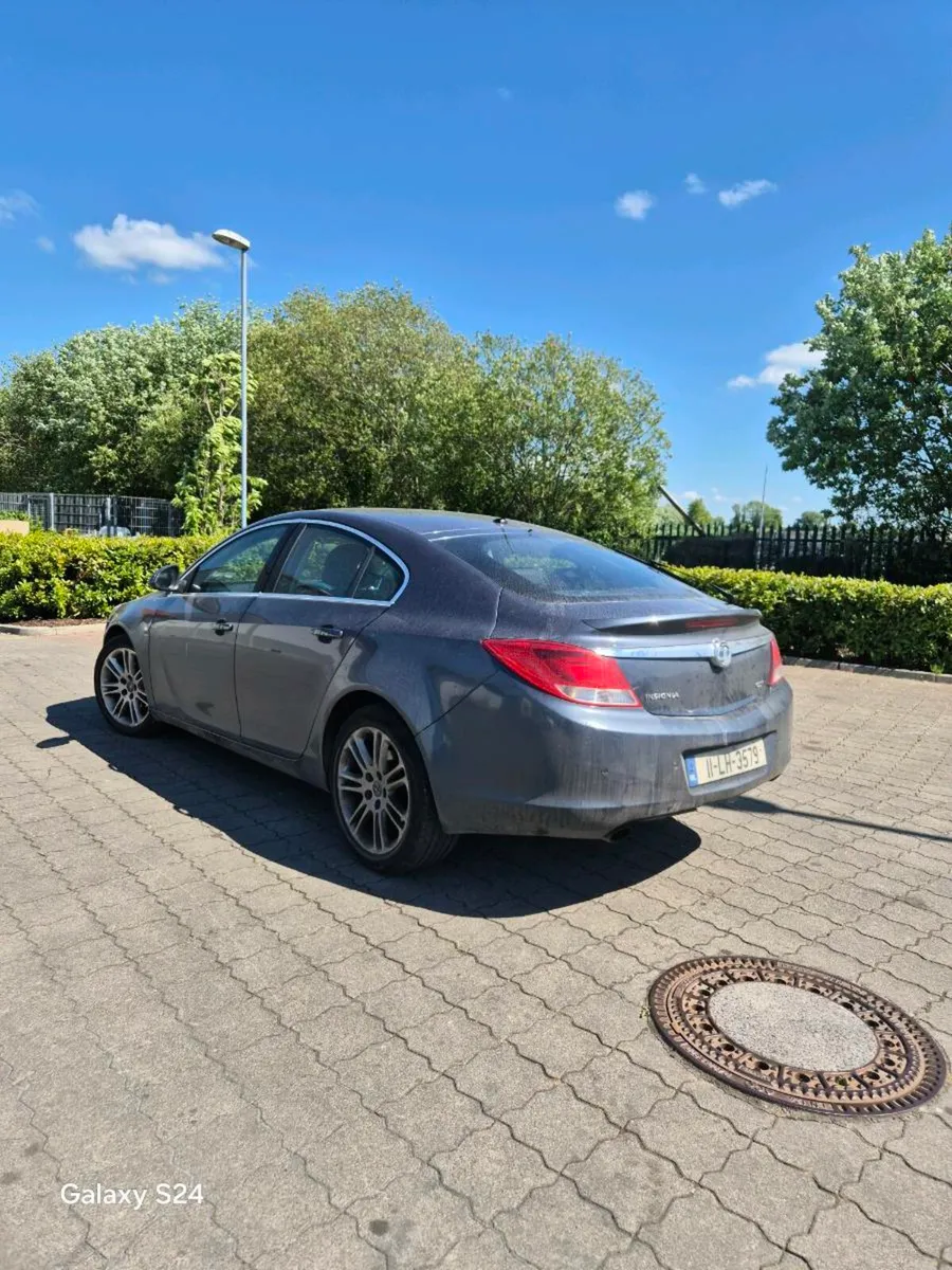 Vauxhall  Insignia 2011 - Image 2