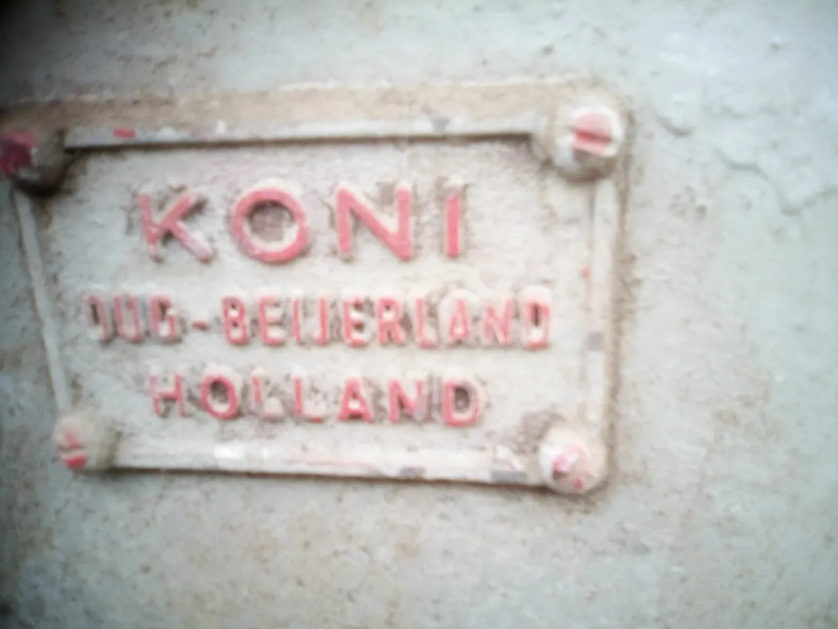 Old hand hoist - Image 4